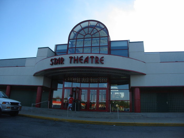 AMC Holland 8 - Sept 2002 (newer photo)